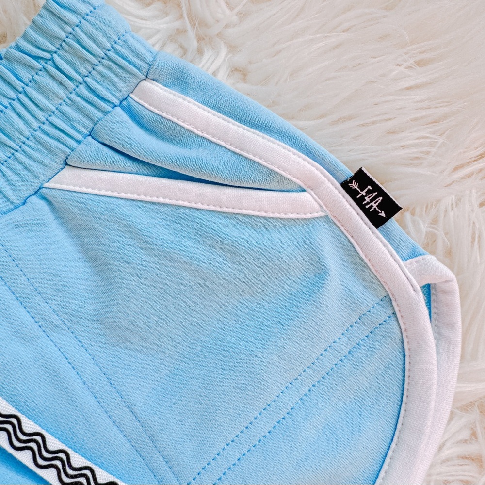 NWT Feather 4 Arrow | Blue Crystal Daisy Short - Picture 5 of 7